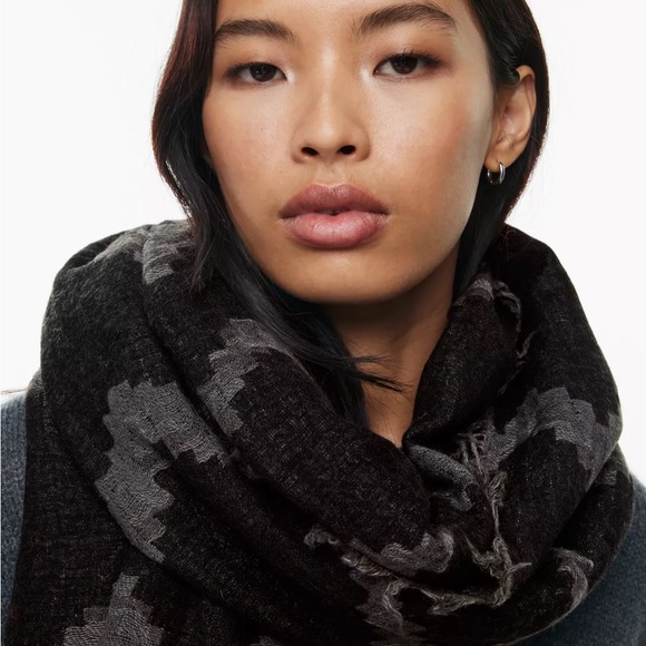 Like new Aritiza Diamond Mosaic Blanket Scarf blanket - Picture 6 of 7